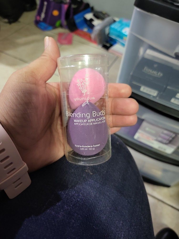 Younique Blending Buds And Lash Curler