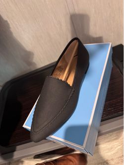 Black flat business casual shoes