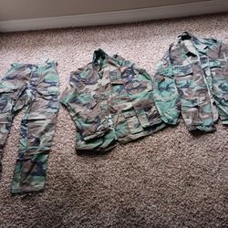 El Pantalón Es 30x32 Las Camisas Son L las Dos 