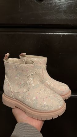 New toddler 8c Boots