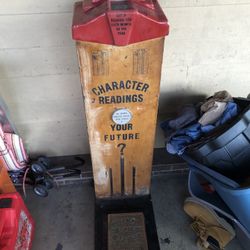 Old Fortunt Reader Takes Pennys Weight And Character Readings