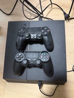 PS4 500gb 2 controllers