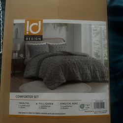 Full/Queen Comforter Set NEW