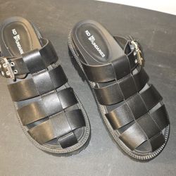Size 9 No Boundaries black women's fisherman buckle sandals