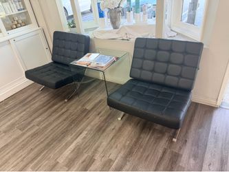 2 Barcelona Style Chairs – Black Leather