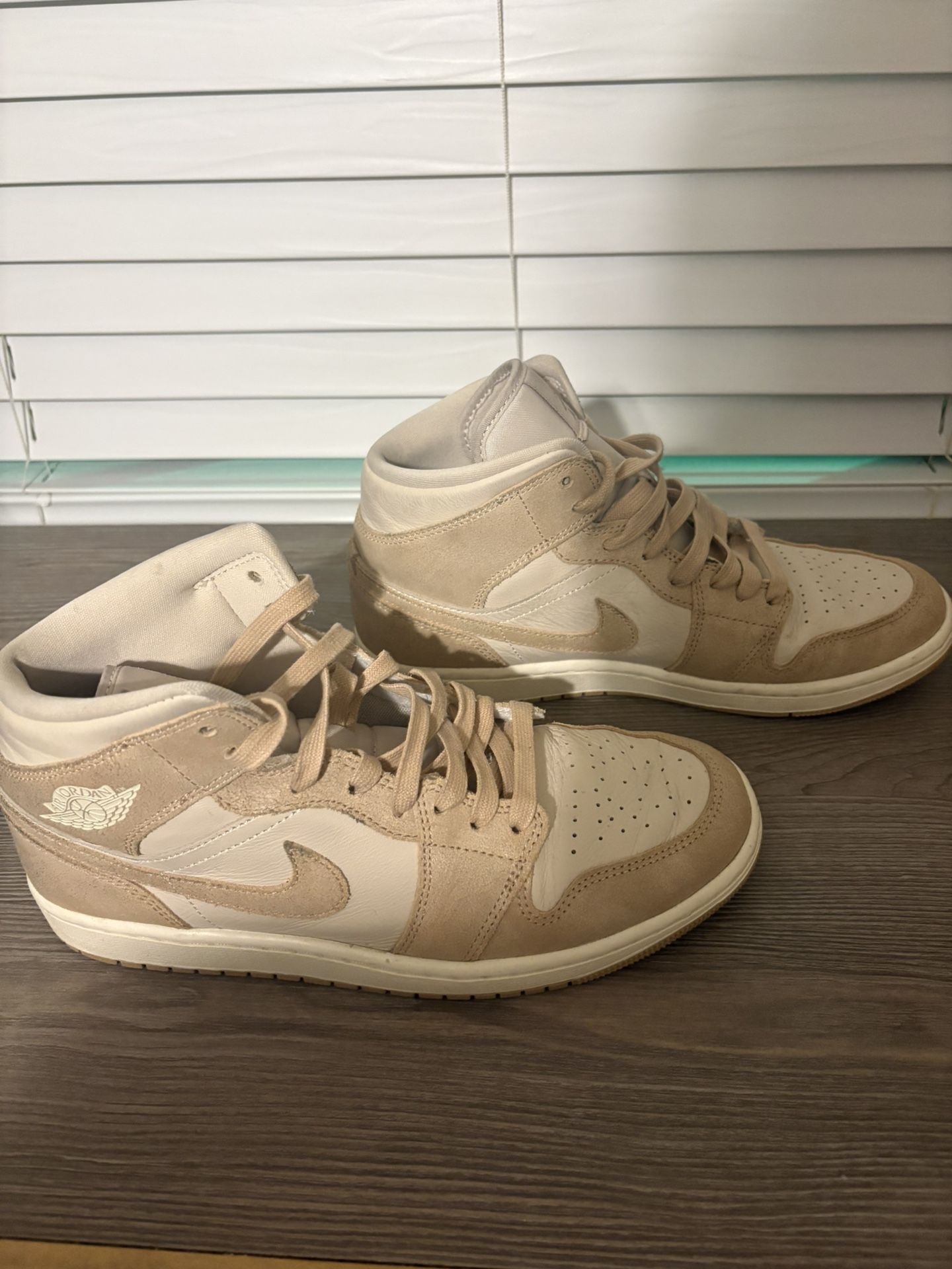 Brown/tan Nike’s