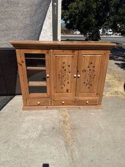 Entertainment center