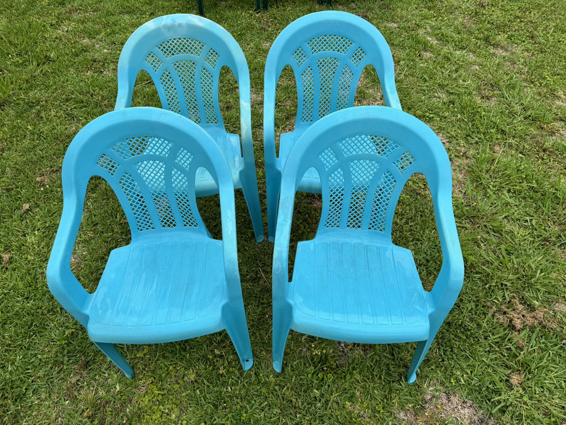 syroco plastic lawn chairs (will not separate) for Sale in Houston, TX