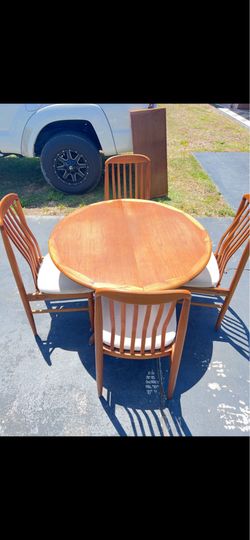 Benny Linden Design dining table set  4 chairs
