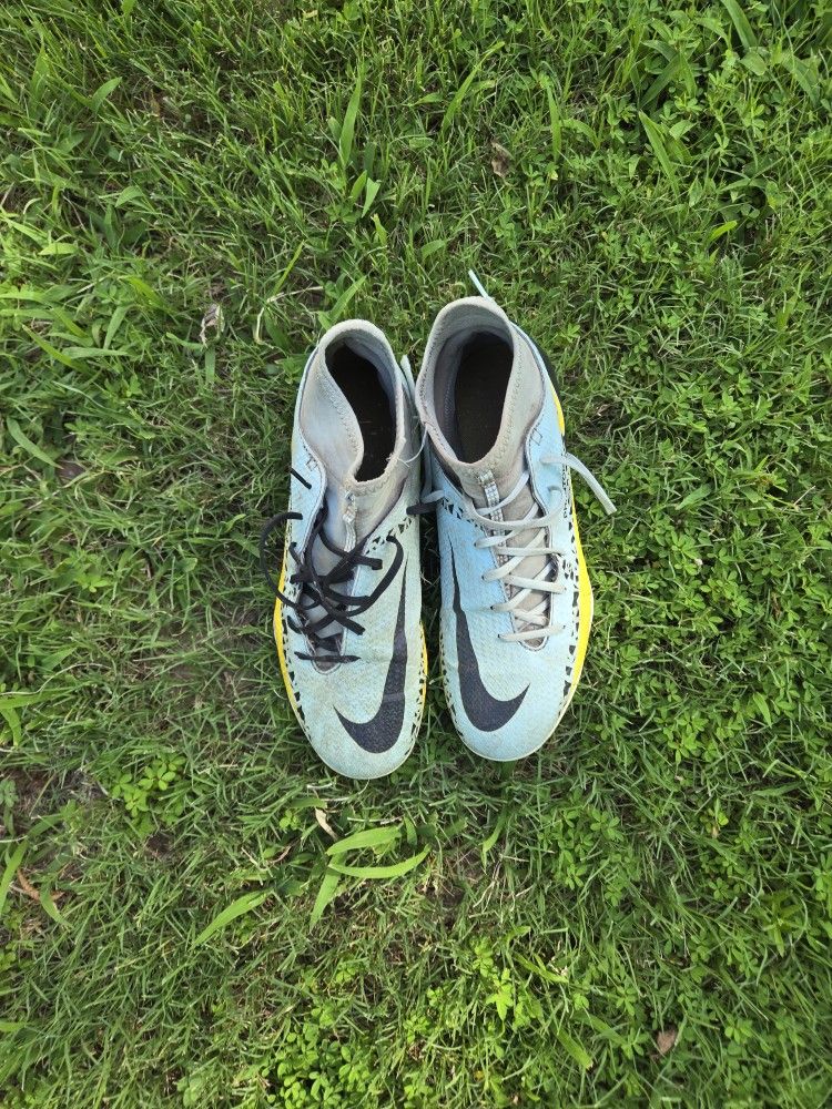 Nike phantom soccer cleats