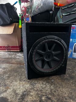 Kicker subwoofer/speaker, Crunch amplifier, Rockford capacitor.