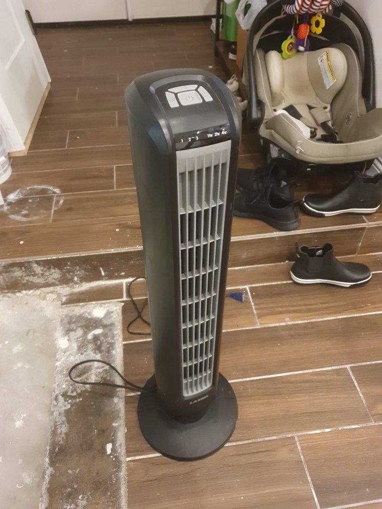 Lasko 2108 32" 3-Speed Oscillating Tower Fan