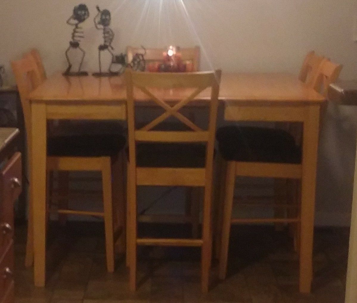 Iconic Kitchen table w/6 chairs