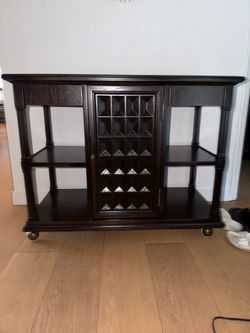 Cabinet credenza for storage