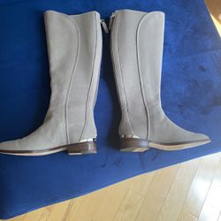 Girl’s leather boots size 4