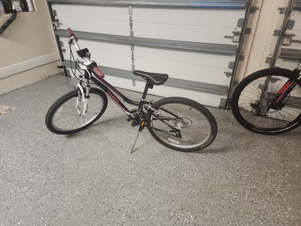 Trek Bike In Nice Shape For Ages 7-11 