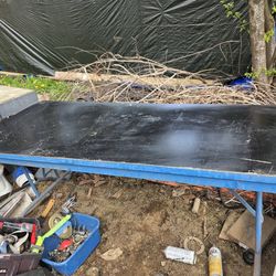 Folding table