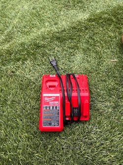 Milwaukee M12/M18 Battery Charger
