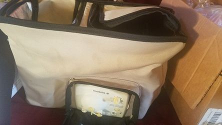 Medela breast pump with insulated bag