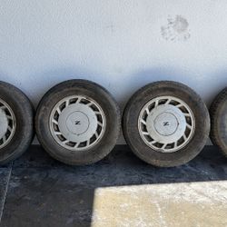 Nissan 300zx Original 15 Inch aluminum wheels with center caps 