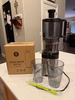 Juicer with Glass Bottles