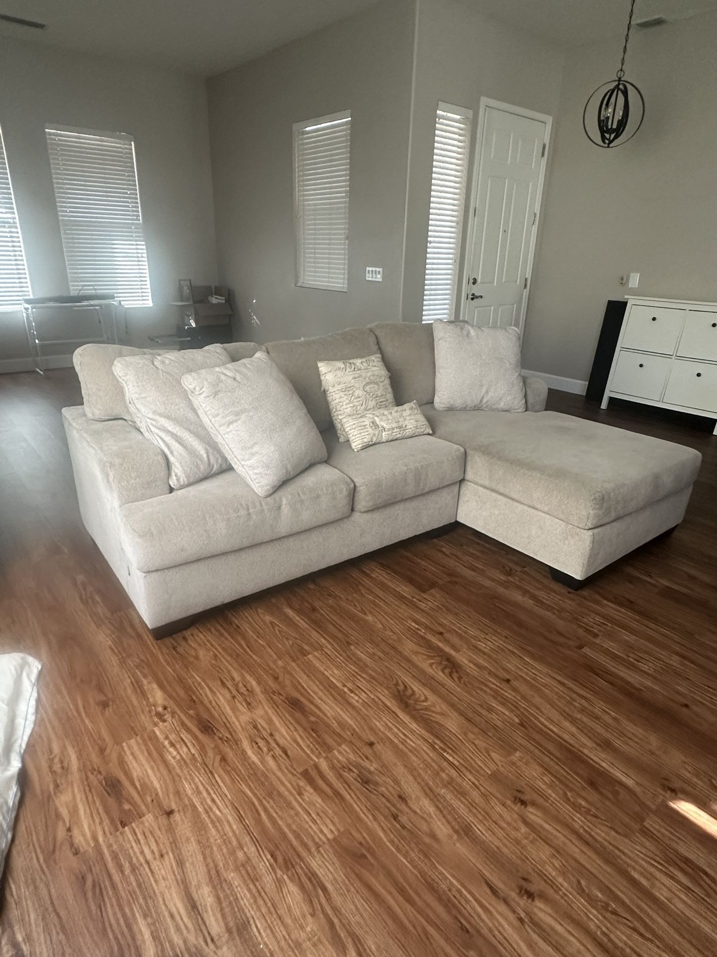 Sectional W/ Ottoman 