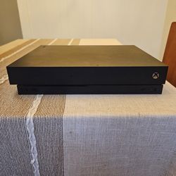 Xbox One X w/Elite 2 Controller