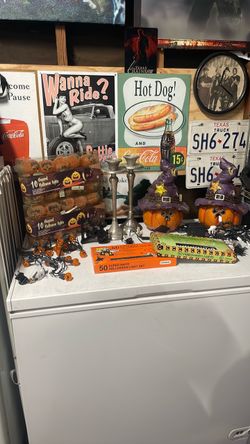 Halloween decor and lights everything in photo $25