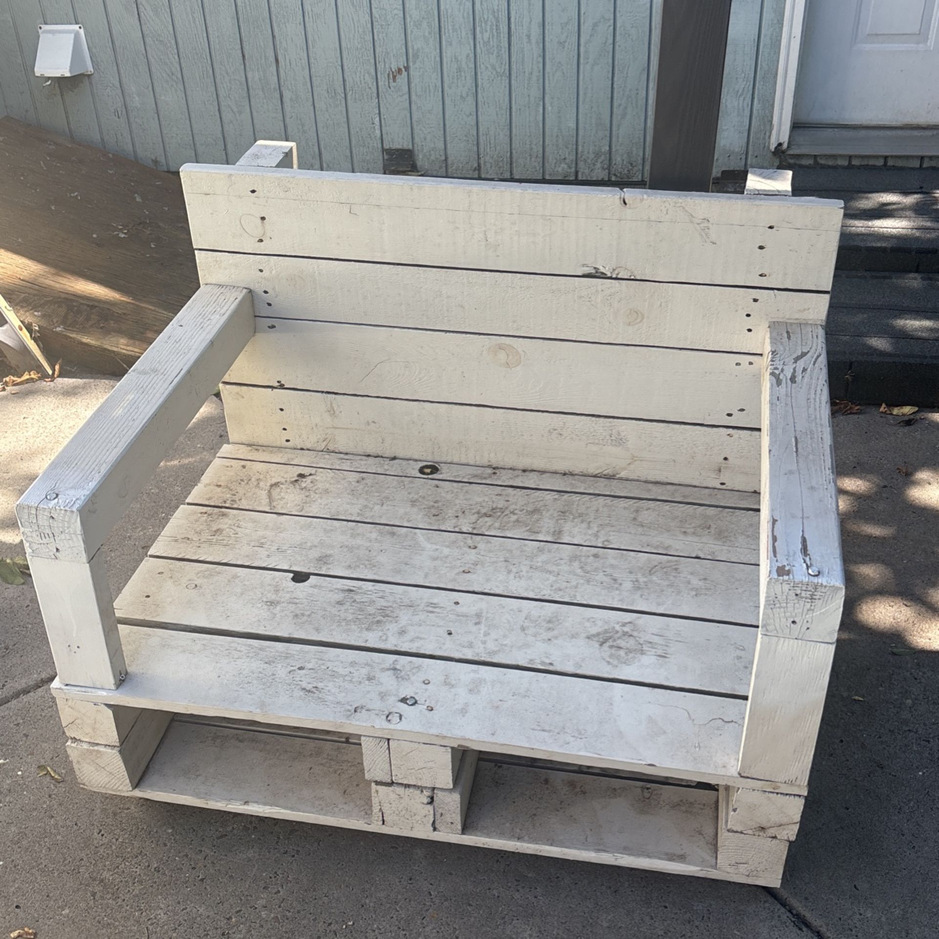 Free Pallet Outdoor Furniture