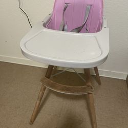 Modern Highchair – Clean & Sturdy