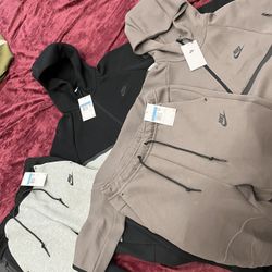 Brand New Nike techs With Tags