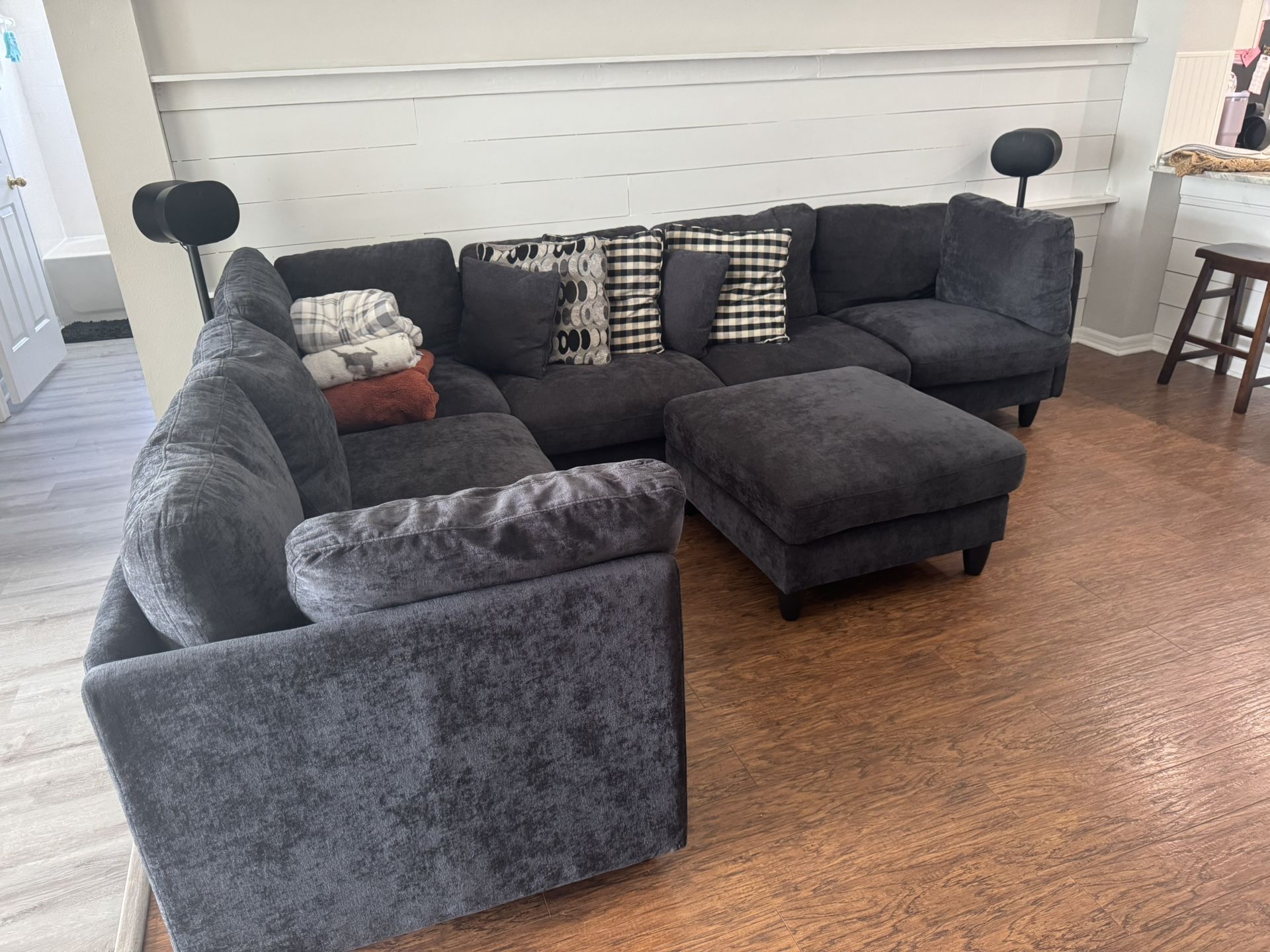 Black Fully Modular Sectional With Ottoman