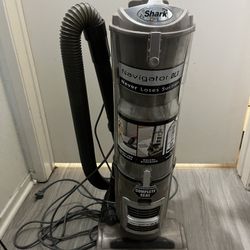 Shark VACCUM 50$