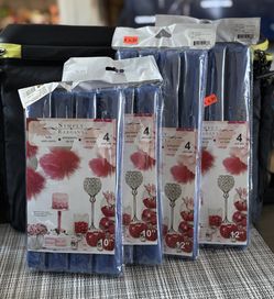 Decoration pom poms