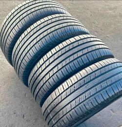 235 65 18 Michelin Tires Con 80% de Vida Las 4