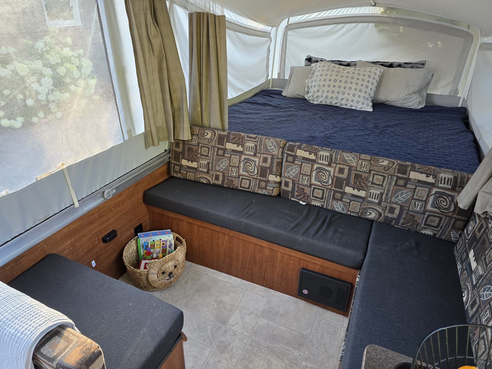 2013 Somerset Sunvalley Grand Tour pop up trailer