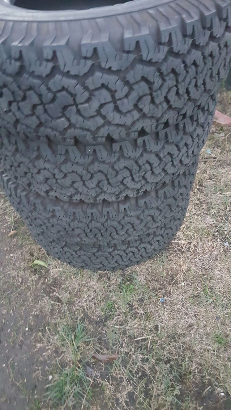 4 llantas todo terreno medida 31x50 15 Lt