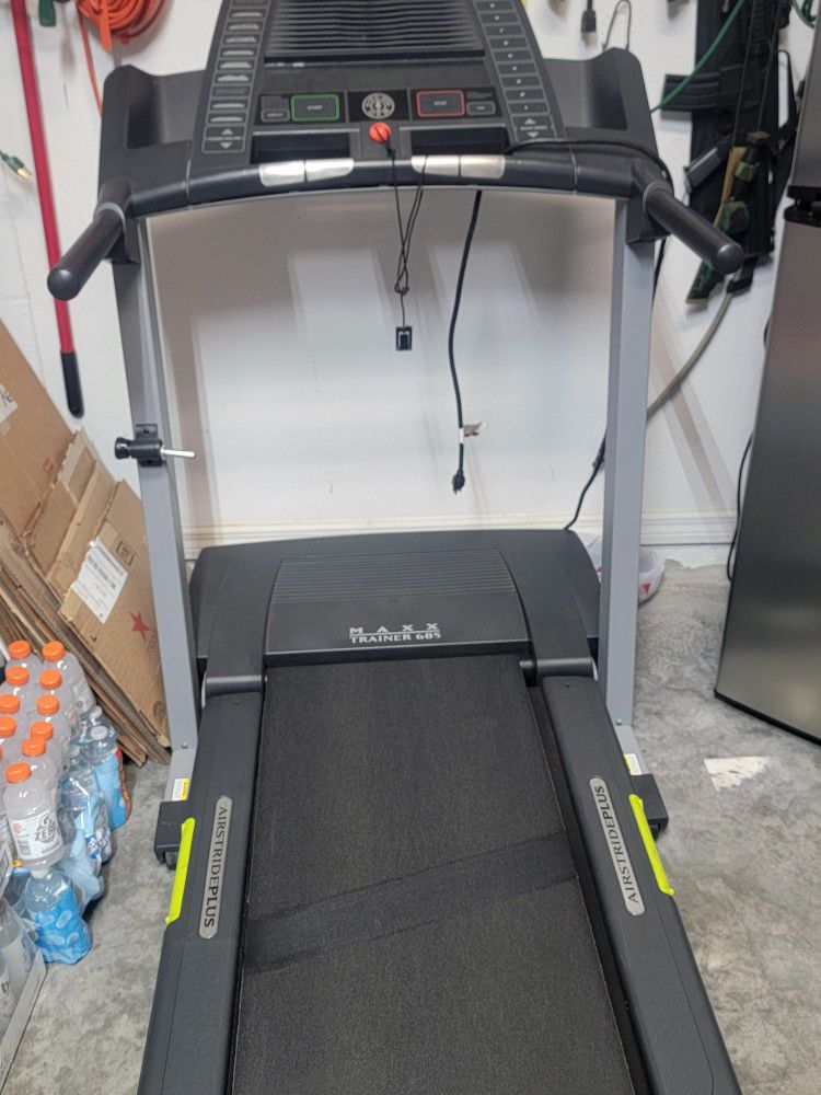 Treadmill - Golds Gym Folding