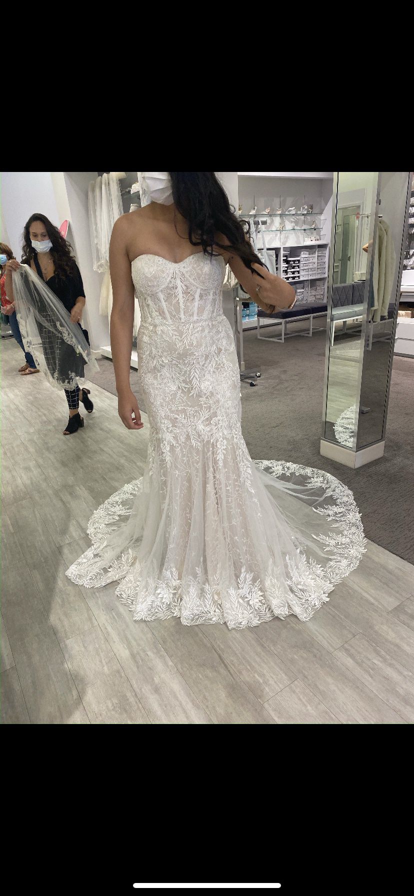Beautiful Wedding Dress/size 8/$600 OBO