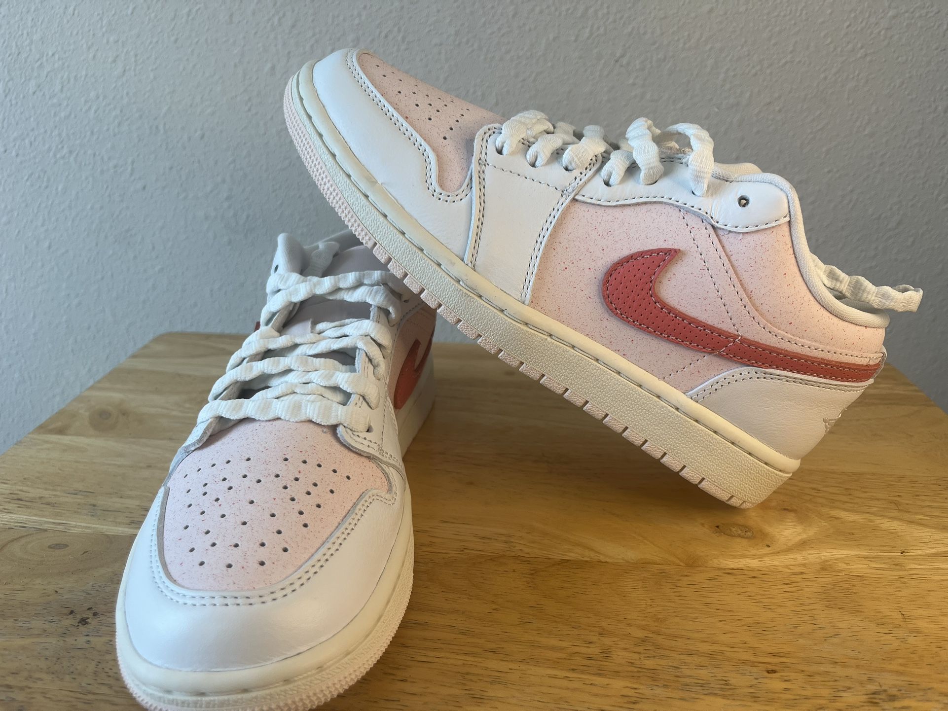 Air Jordan 1 Low SE. Women’s Size 8