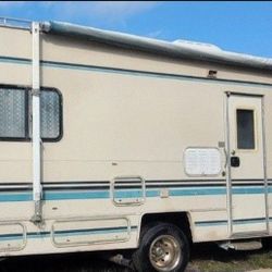 1992 motorhome travel master ford 350 27 ft 84.000 miles original runs great more of $ 3200 invest in new parts ,labor ,6 new tires ,new  fuel pump ,n