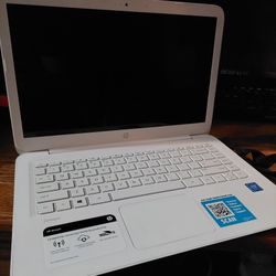 White HP Laptop (Shoot Offers)