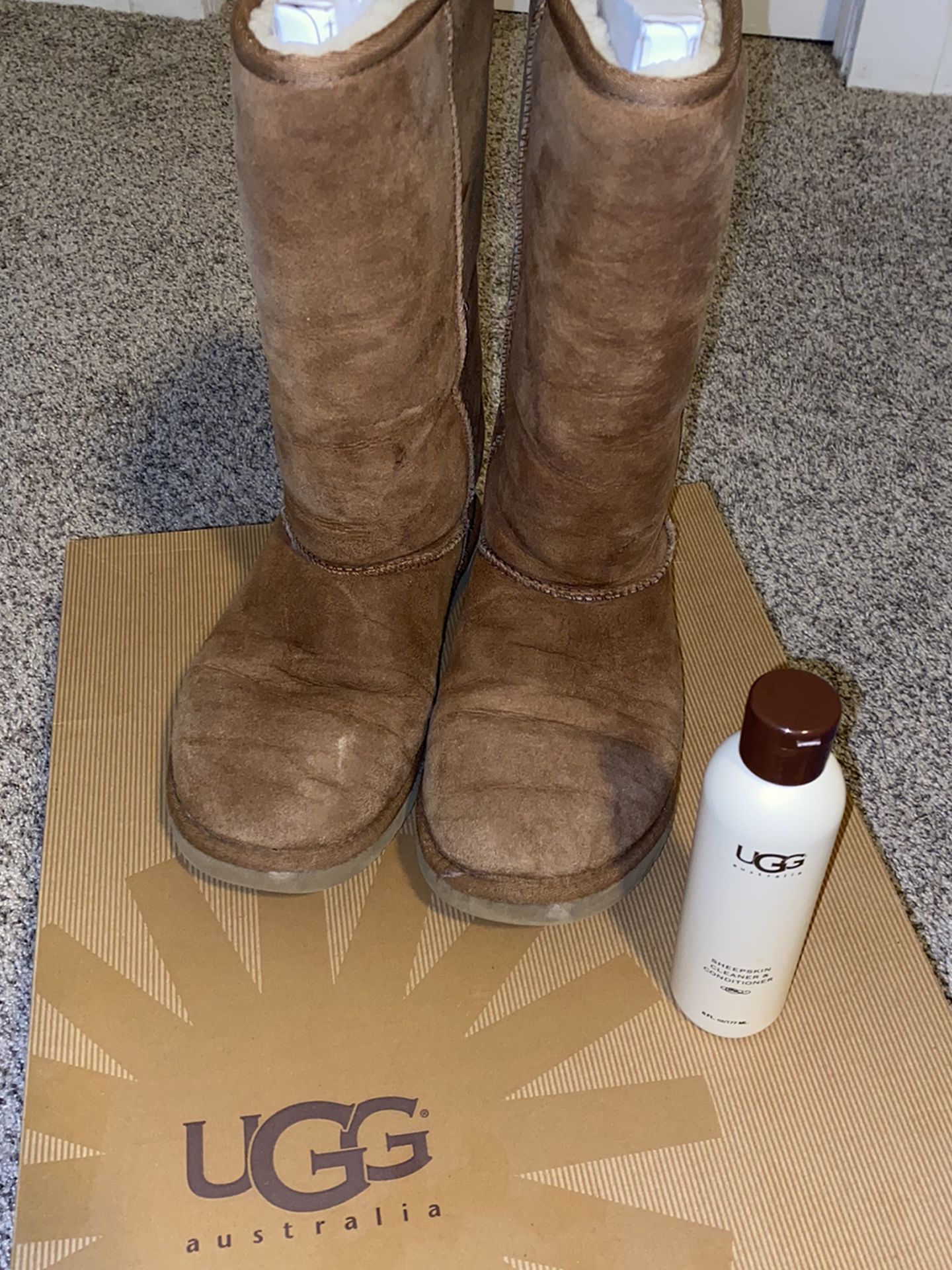 Women’s Classic Tall Ugg Boots Size 7