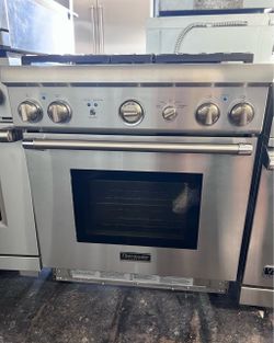 Thermador Professional 30” Pro Harmony Gas Range – Stainless Steel – $3,500