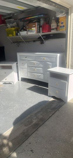 Dresser set