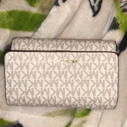 Michael Kors Wallet Bag