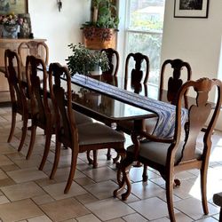 Stantley Mahogany Dining Room Table & 8 Chairs Used