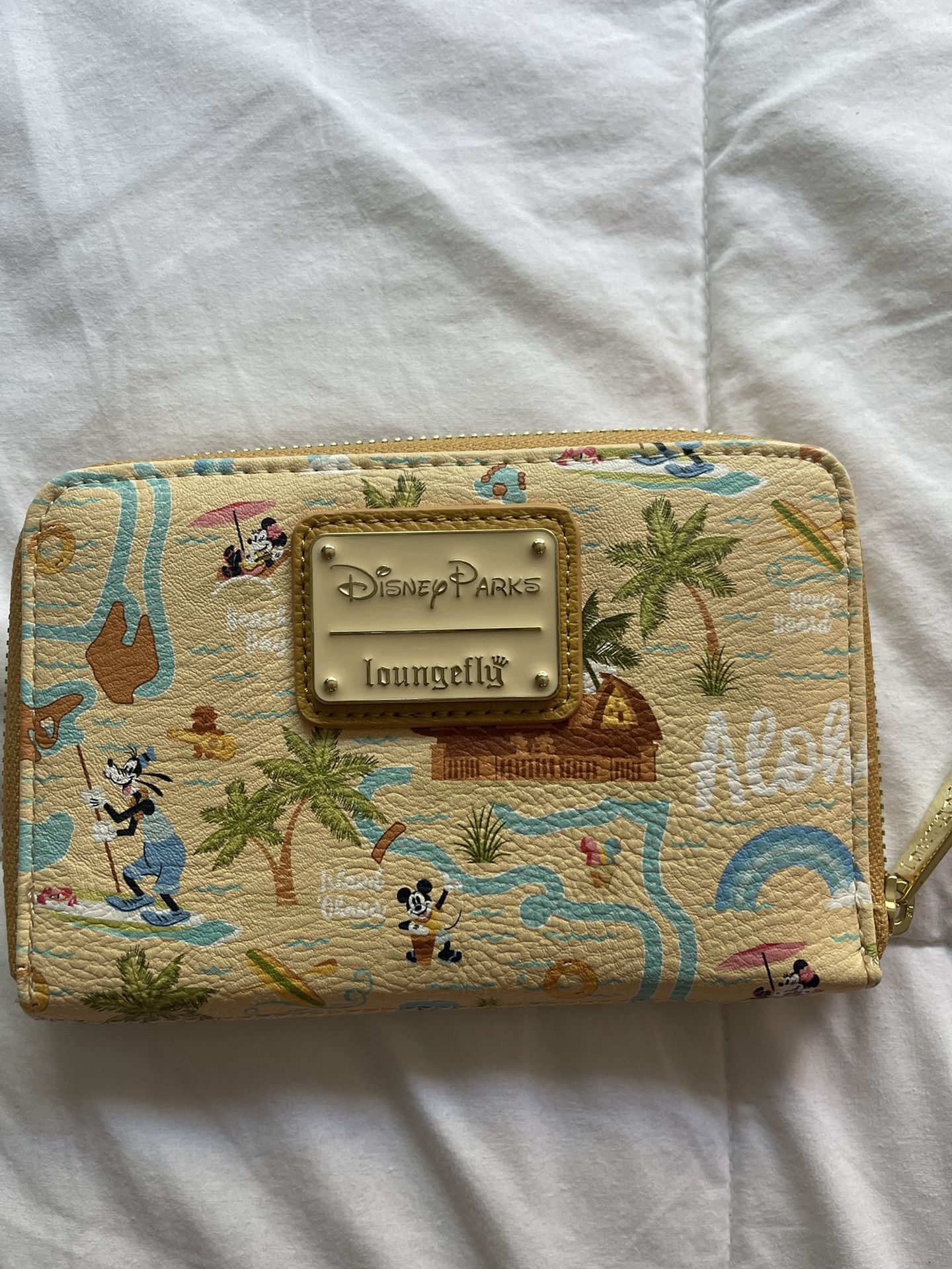Disney aulani resort exclusive wallet