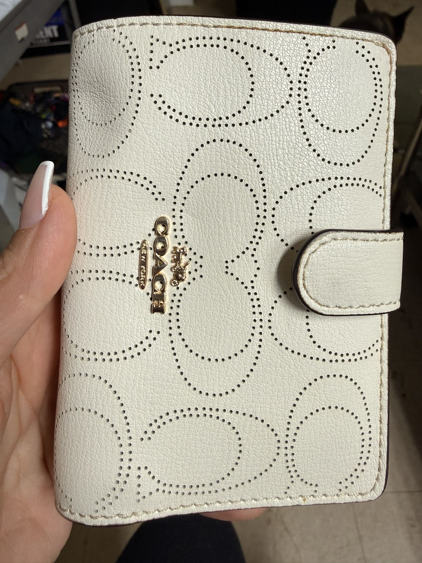 Coach Leather Wallet – White/Tan