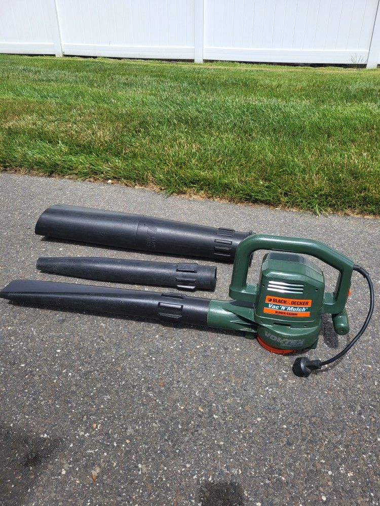 Black And Decker Leaf Blower/ Vacuum